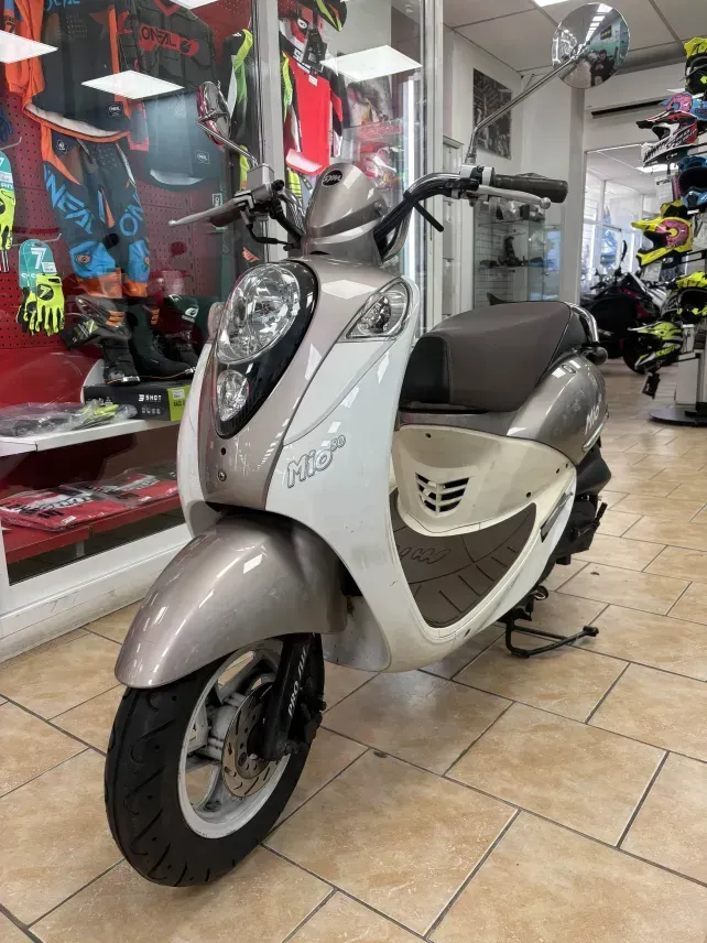 SYM MIO 50 – Marron & Beige