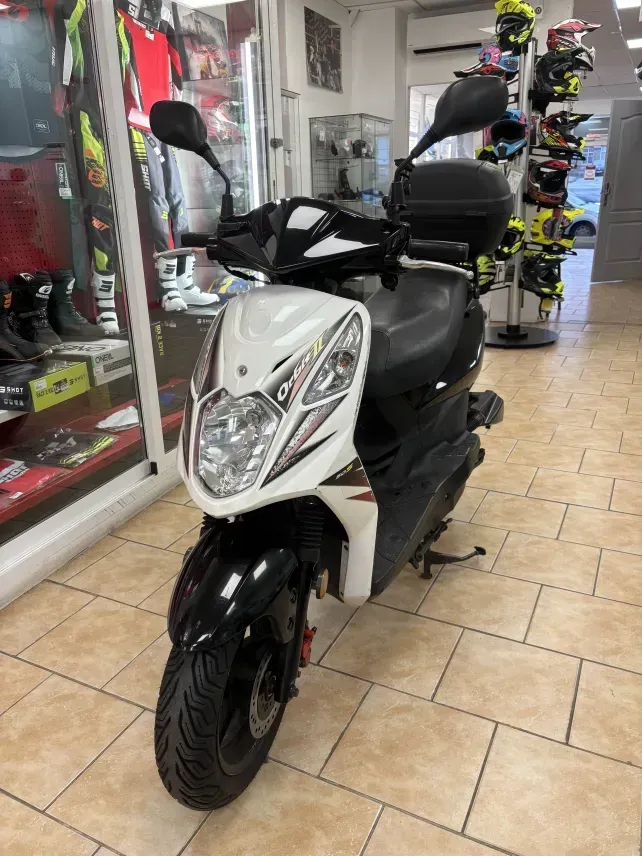 SYM ORBIT 2 – 50 cm³ – Blanc & Noir